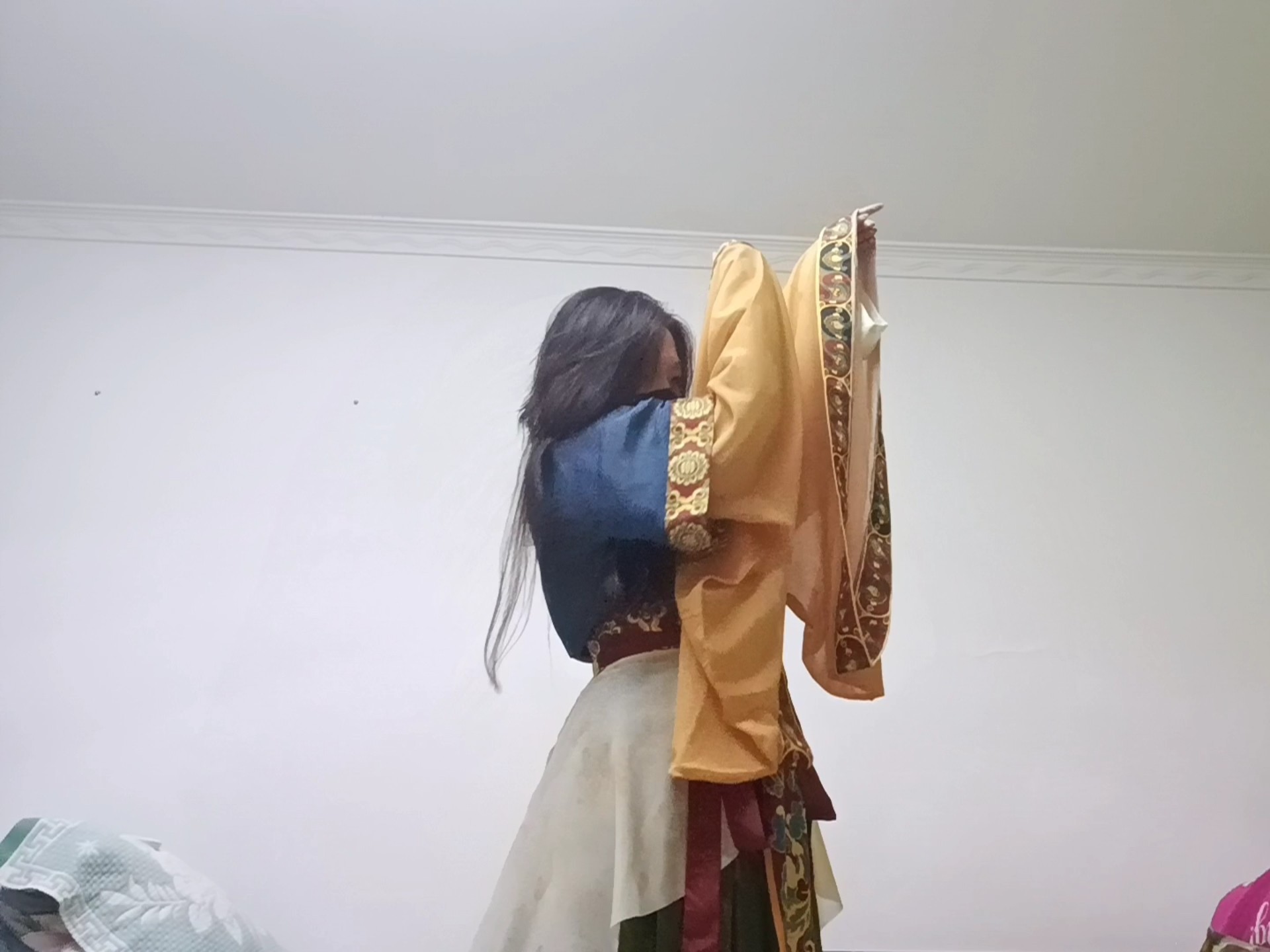 【玄素】雀儿来信｜即兴编舞｜“衔来无渊源的草和石头啊，却想筑成