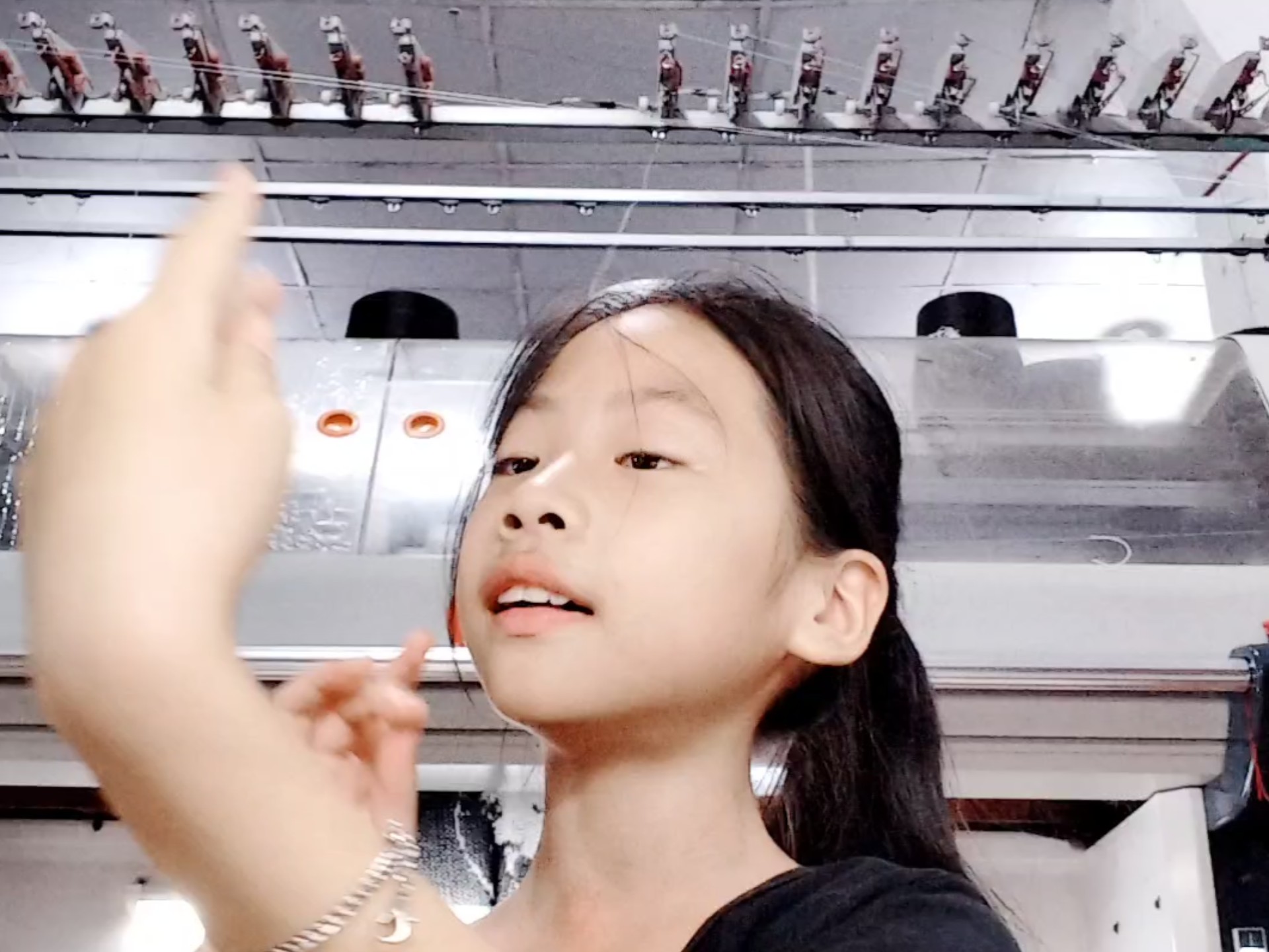 你扶琵琶奏琴弦，我做戏子楼台前