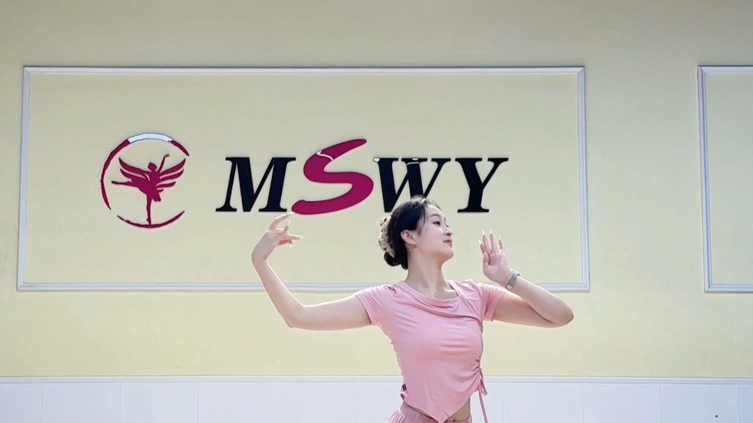 “人生得意须尽欢，一首情歌两难”古典舞《须尽欢》分享给大家