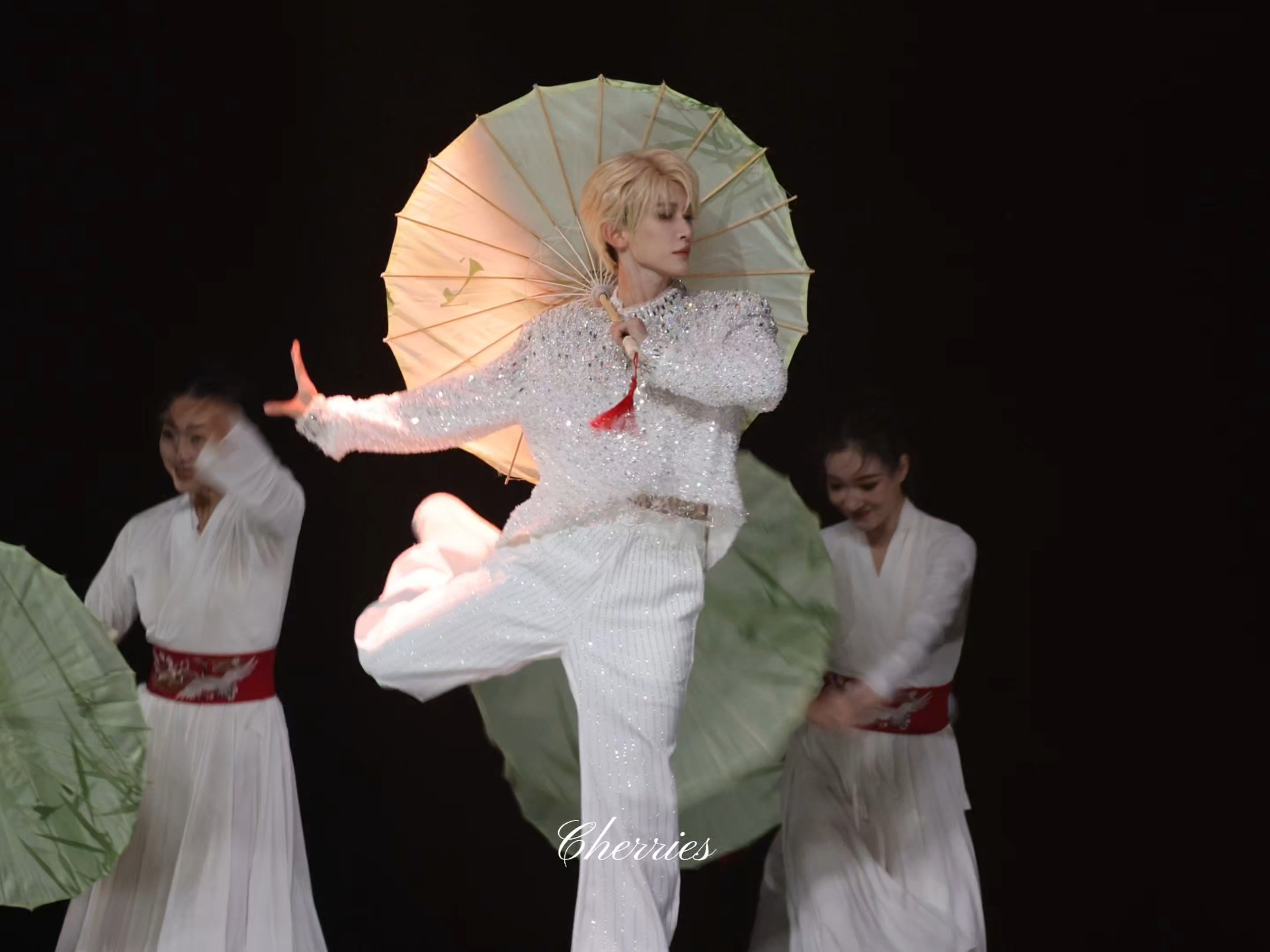 这是一场盛大的舞蹈盛宴，夜只有刘宇能跳