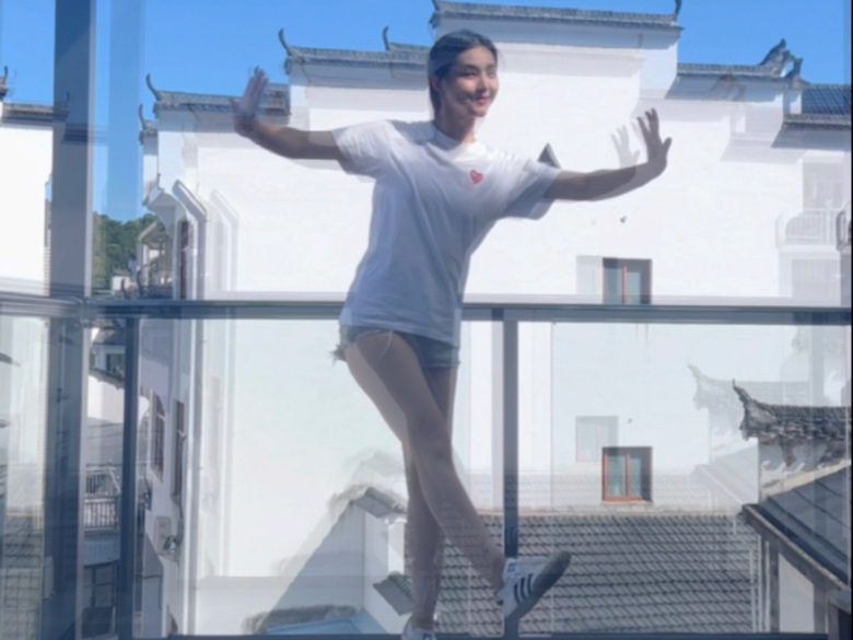 这个也太简单了吧！中国舞和蓝天最配啦～