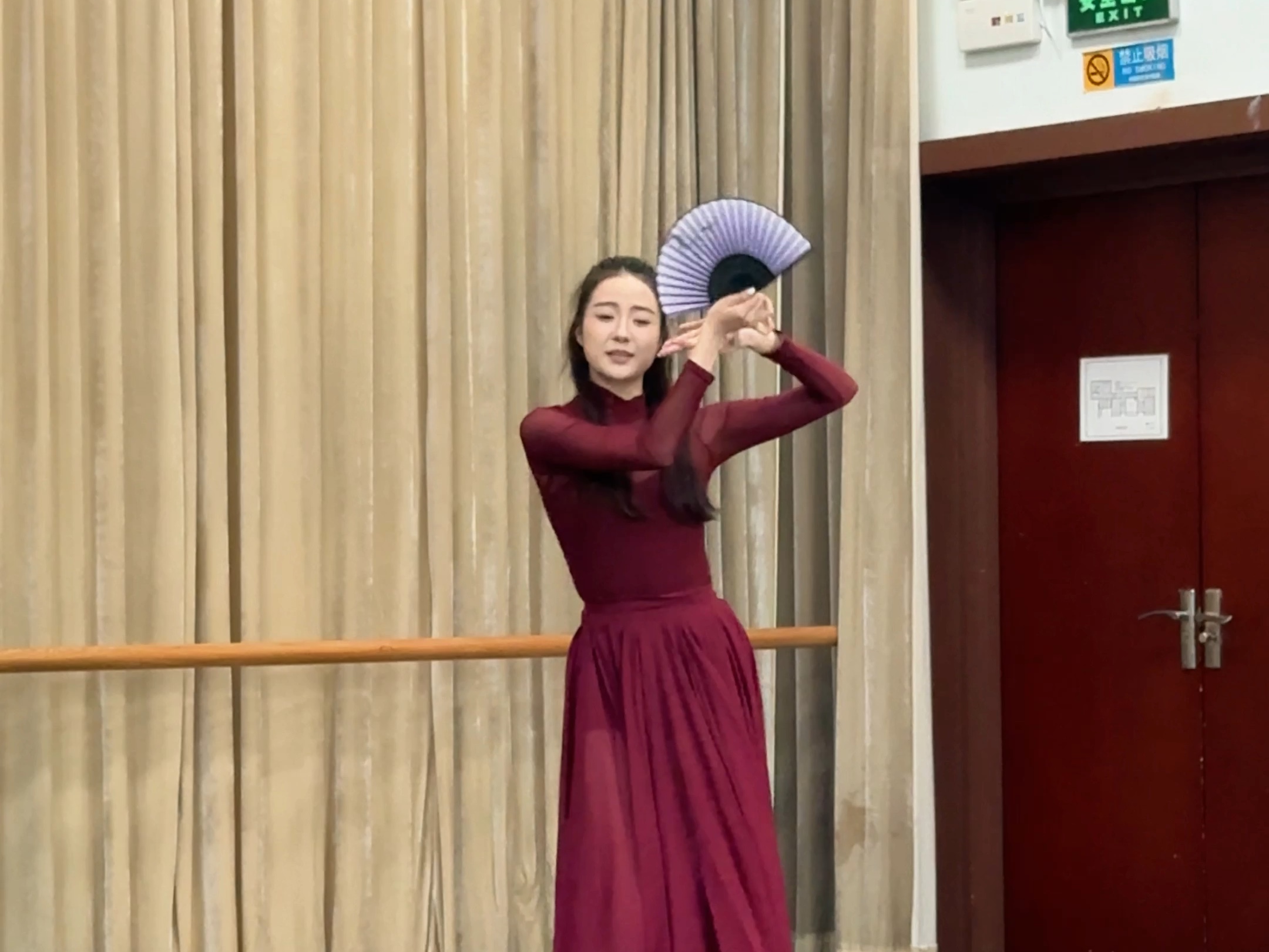 我不爱无聊人间 只偏爱你眉眼