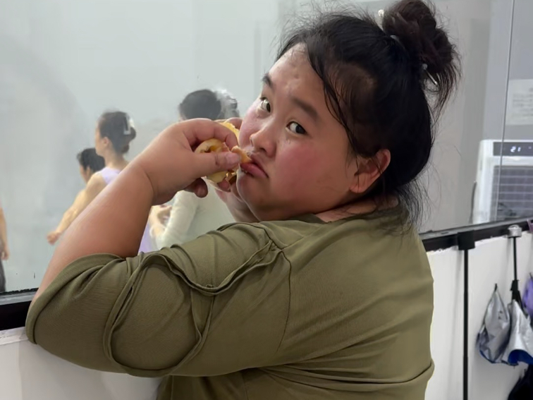 胖妹产后胖到两百多斤，被老公嫌弃，从云南跨越两千公里来学舞蹈