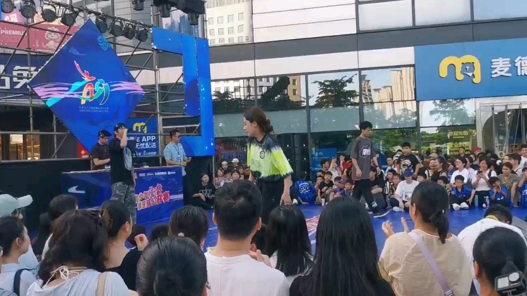 日月广场街舞比赛1