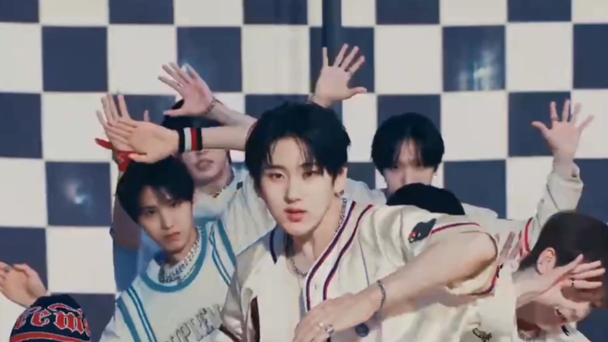 JYP新男团Kickflip 新曲HTC MV公开