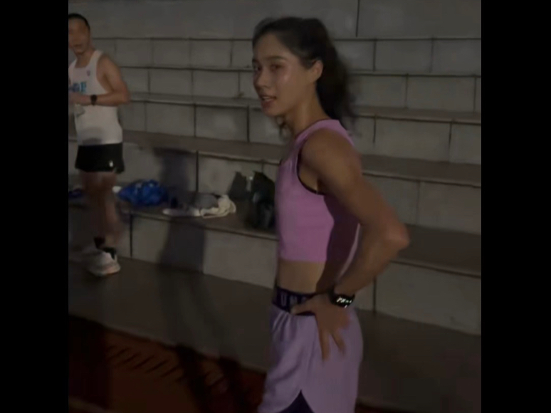 从来都很辛苦，只是因为知道热爱的本质是奋力前进。