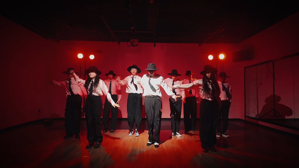 「暮色」我是迈克尔杰克骚！（最右是我，超大声！）