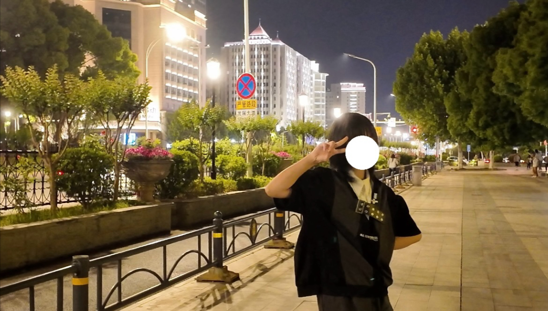 在人超少的汉口火车站旁跳了星街彗星的《ビビデバ》！！