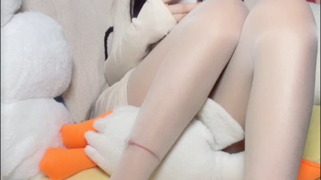 易直播 油亮白丝小姐姐双脚底诱惑