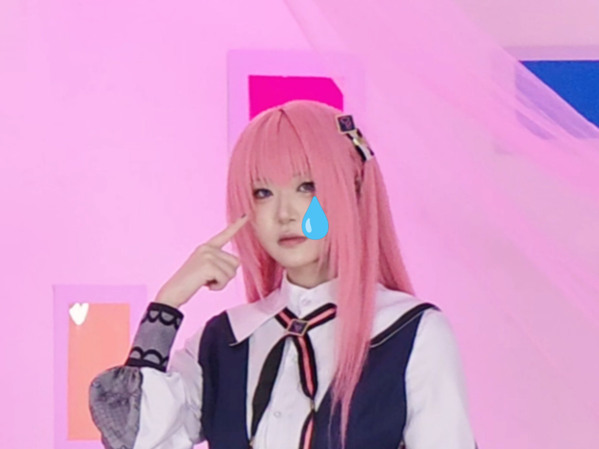 其实是努力在压制即将爆发的雄感。