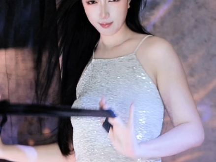 80%的男女老少都爱看，屁股扭一扭能活99