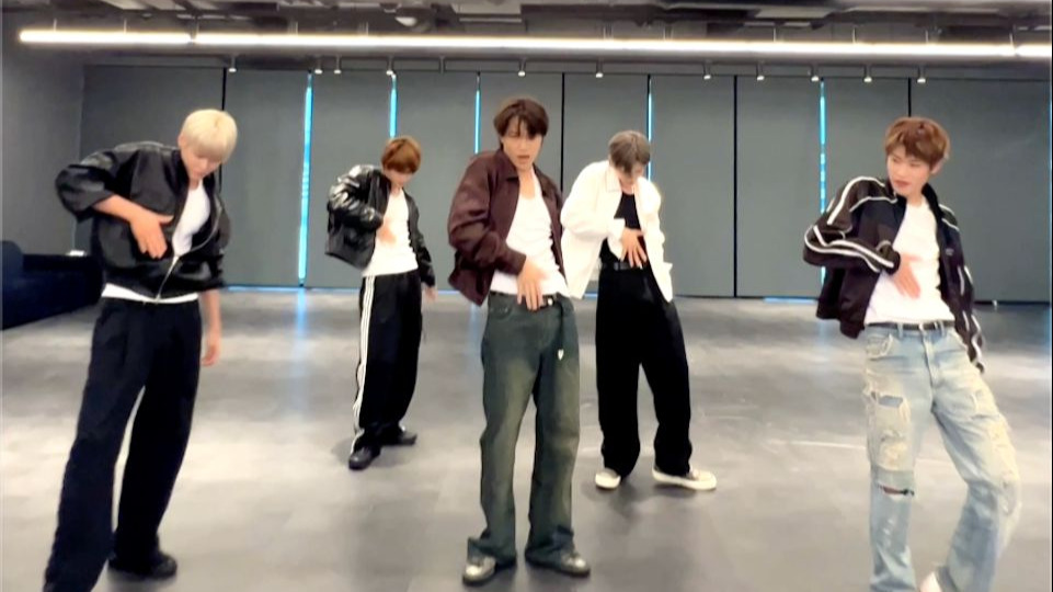 【EXO】Wait.. With #RIIZE