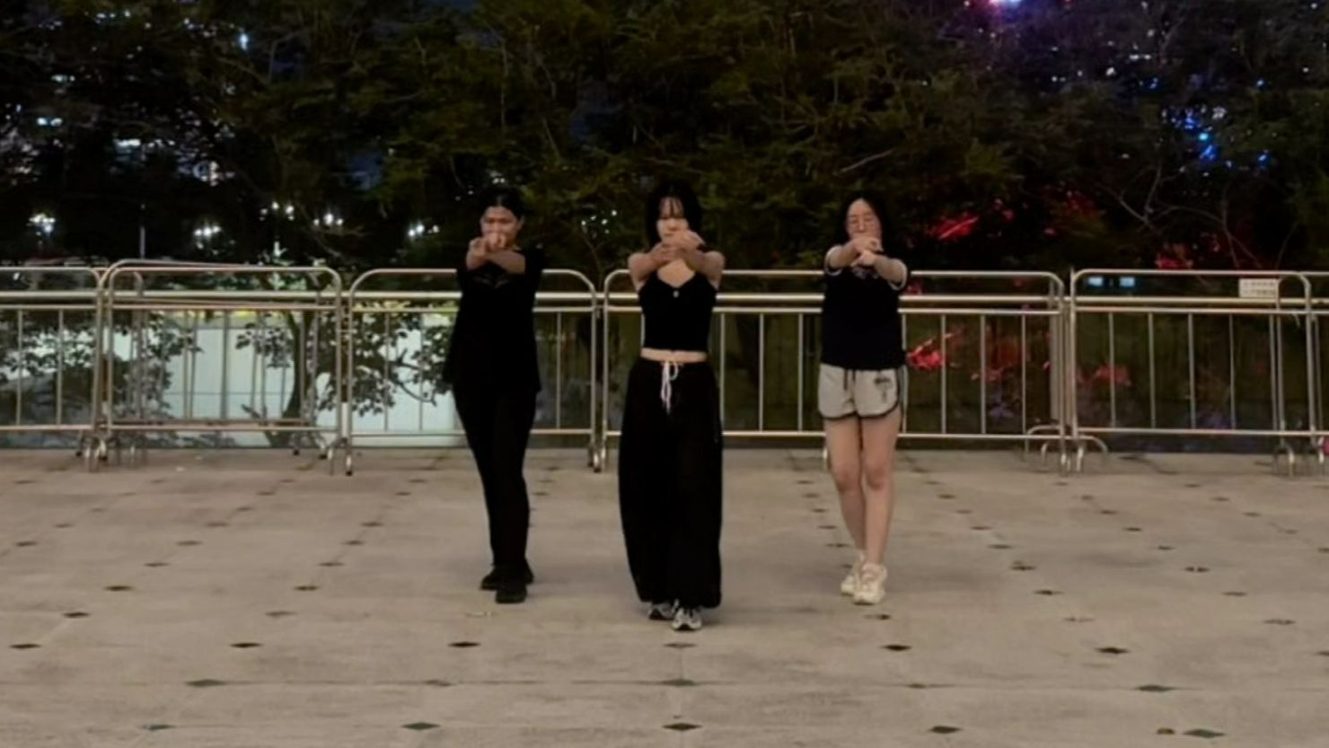 VIVIZ回归新歌全曲翻跳 2个小时速排出来的成品怎么样？ VIVIZ 