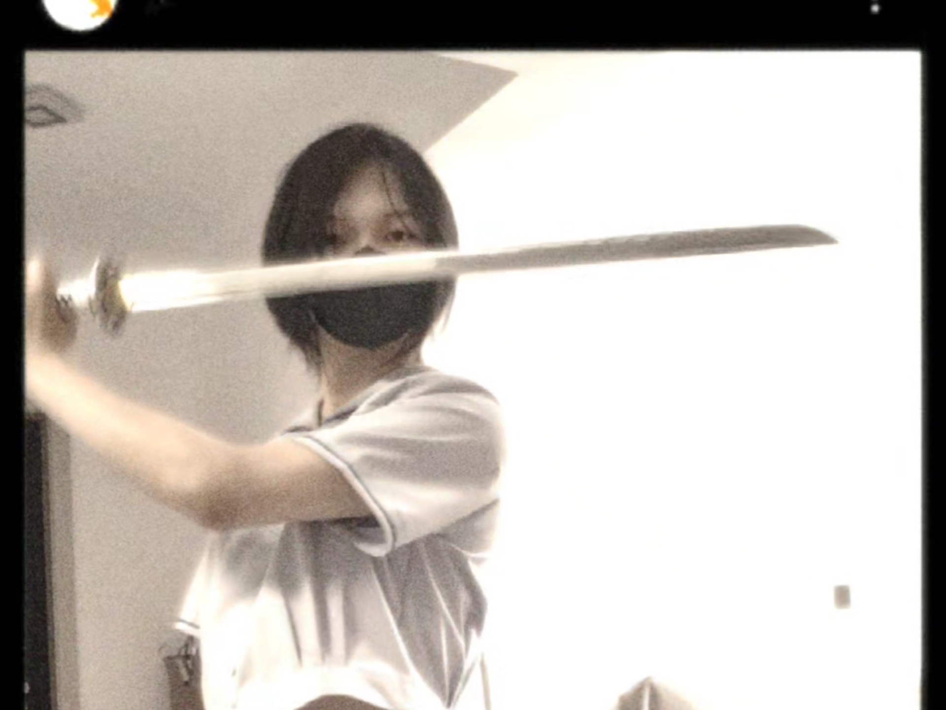 中二xyn舞刀弄剑