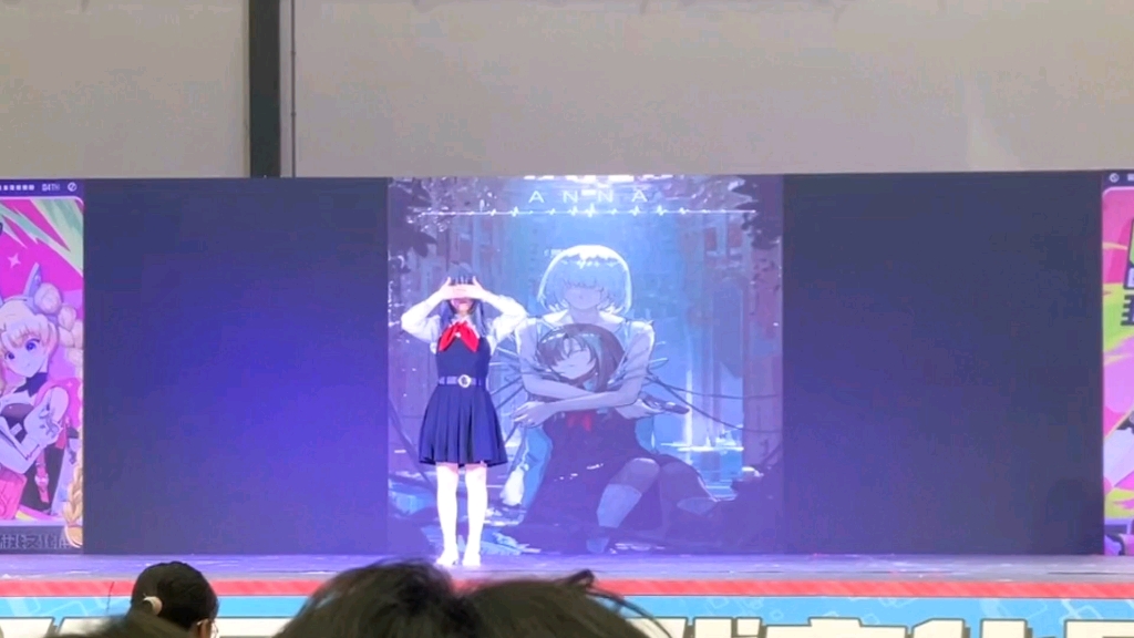 cos少女前线里的小安洁在漫展爬台拼凑的断音