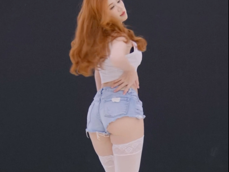 【阿珍】真的拒绝不了韩漫感的肉腿大姐姐！