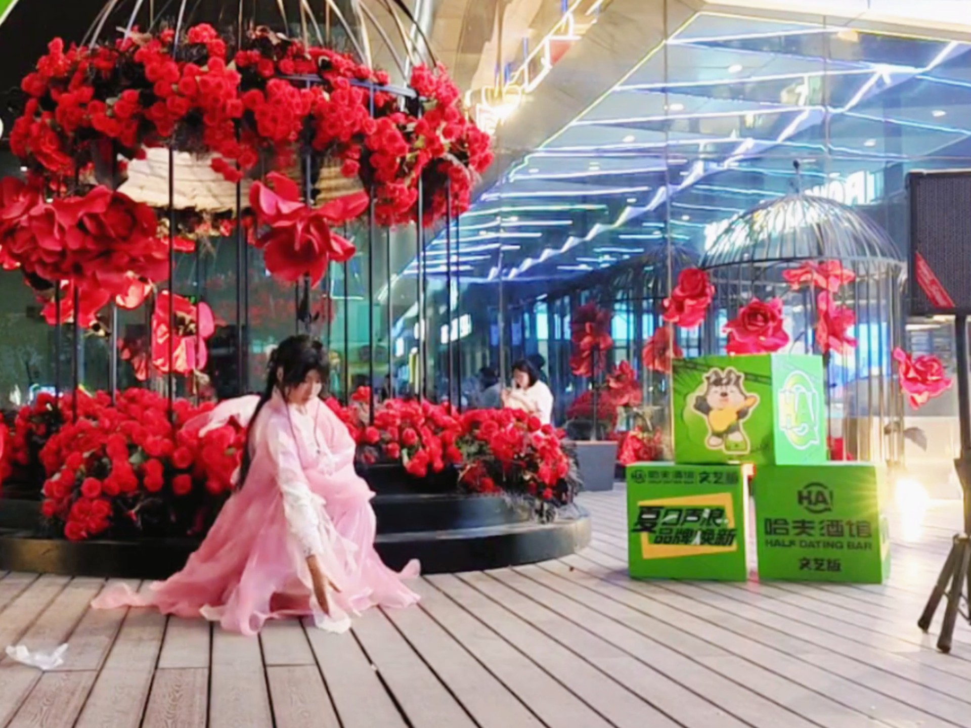 某直播间惊现解雨臣跳《空台戏》!老师您要将空台戏推广给更