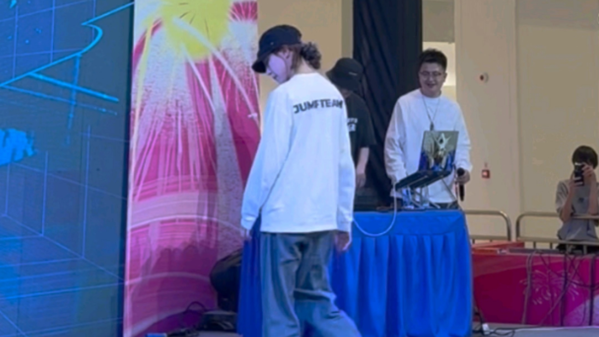 “看来最近喜欢这首曲子☺️”；席嘉琪Iris；popping裁判秀；海舞涯