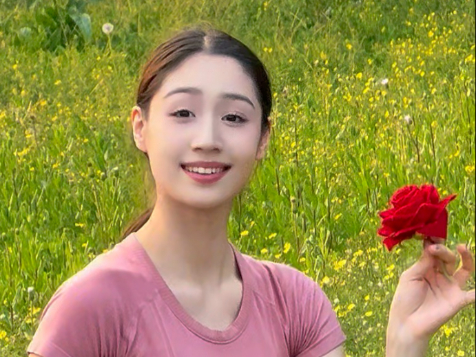 闻着花香 跳起舞蹈～