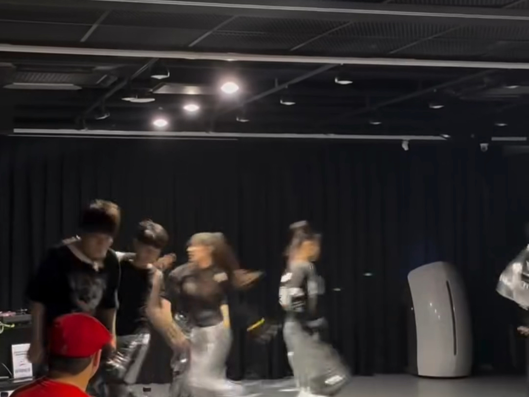 不多说！跳得很牛逼的KATSEYE-《Gnarly》