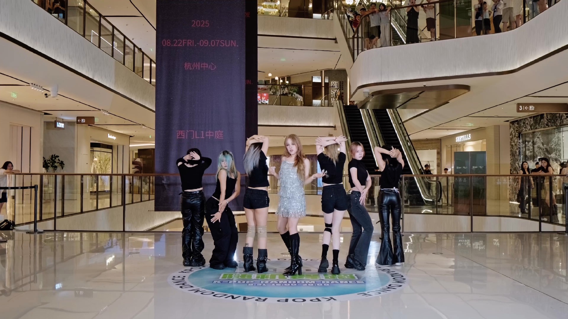 杭州路演 你自己说有多久没听到应援声了？｜连美甲都要一比一复