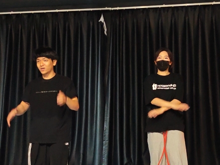 幸福的小女孩 和蒲照师爷一起跳shooter