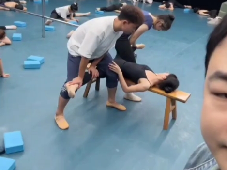 舞蹈被功