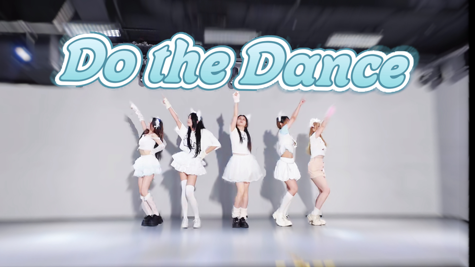 从邻居那里借来了五只猫路演 香香软软的五个小猫耳闪现 ILLI