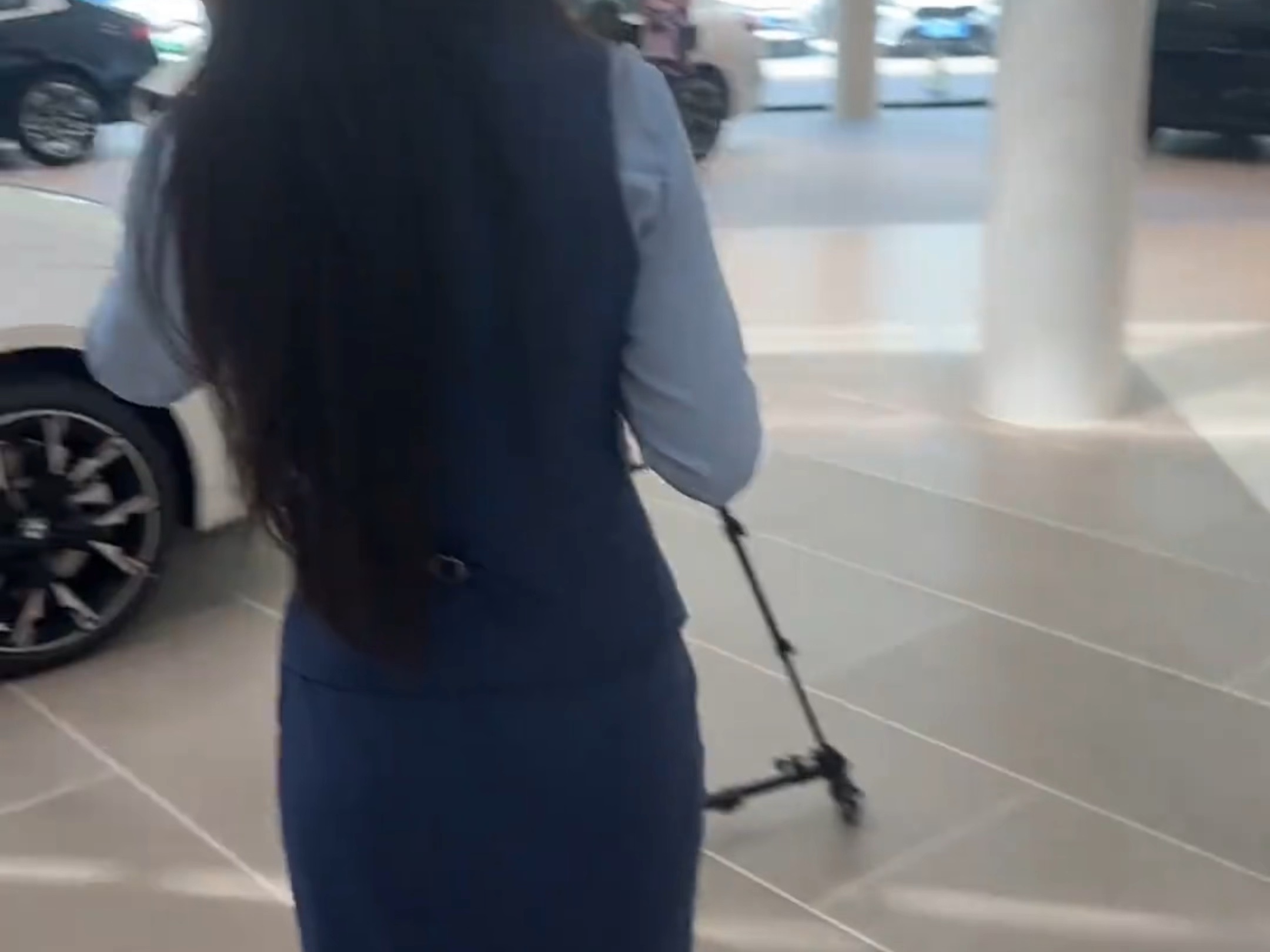 表姐在卖车直播