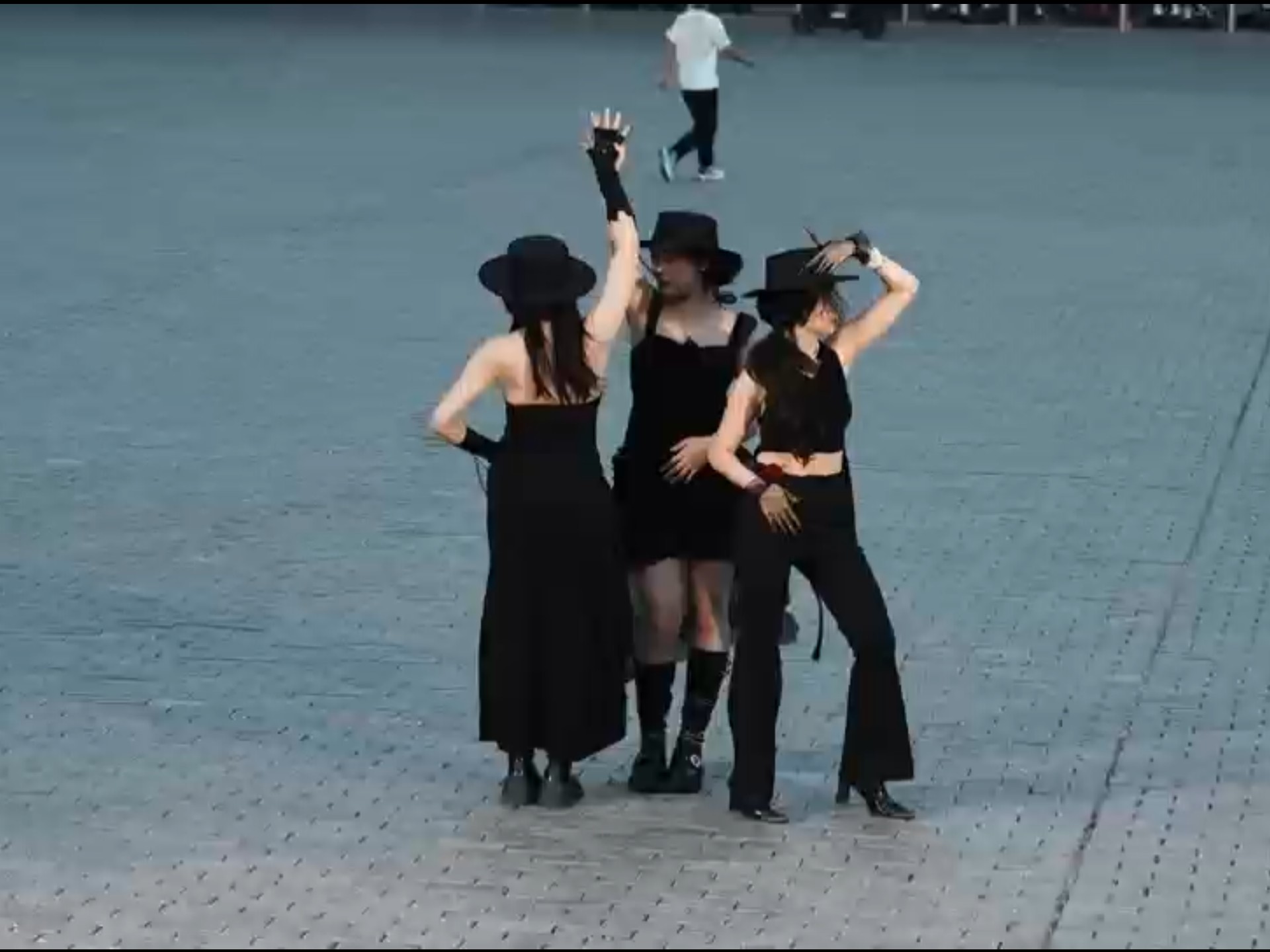 “如果爱我 那么爱是克制”