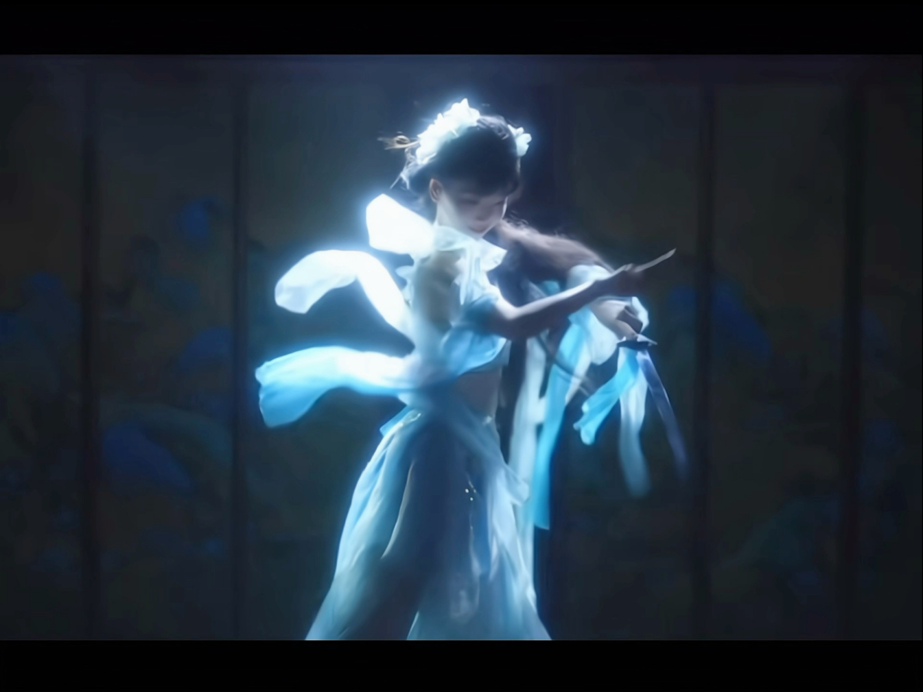 师兄师兄，我刚学会这套剑法，请赐教～