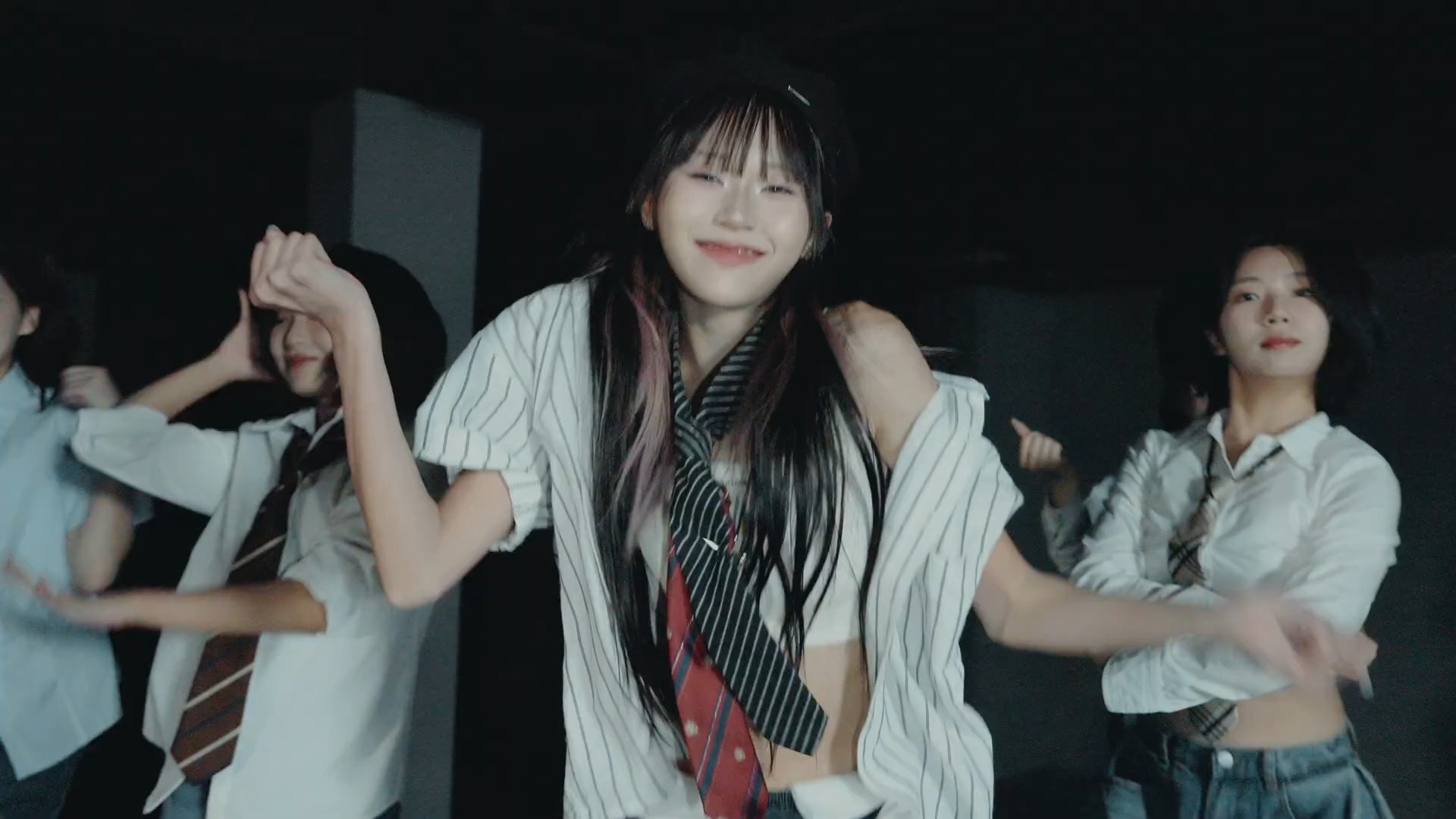 【4X4】 DIFFERENT —LE SSERAFIM DANCE COVER