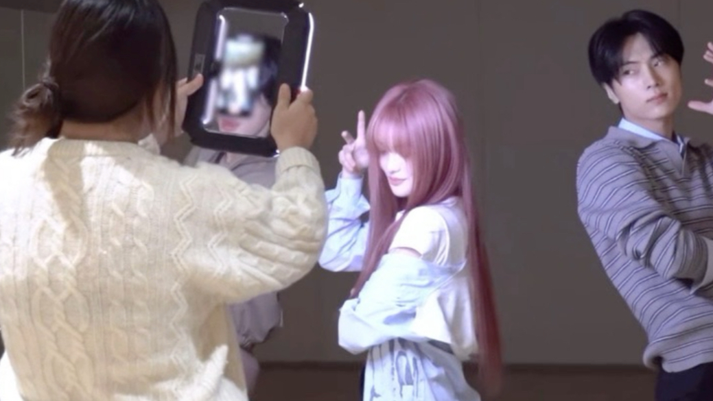 好喜欢看外园彩羽跳舞