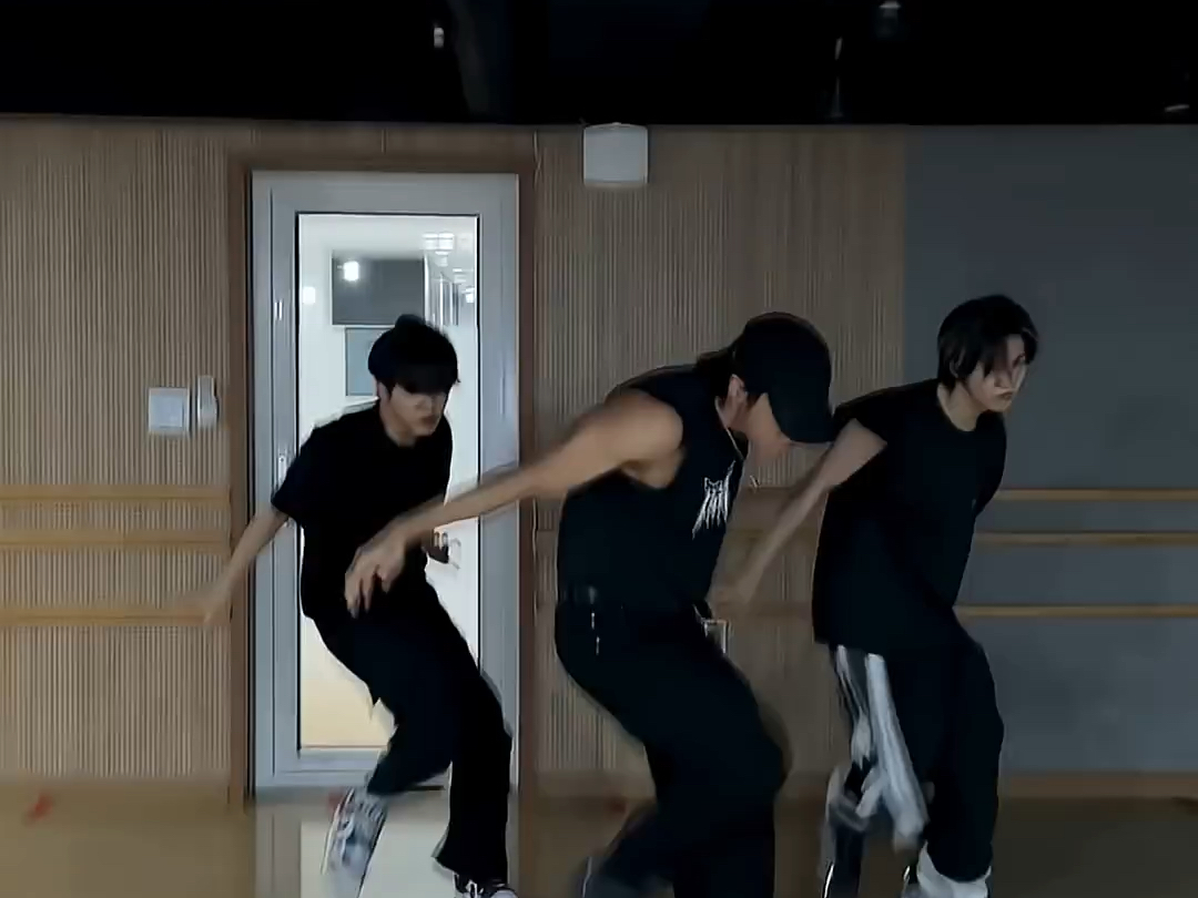 神还原cover！百万播放，ONF（OFF TEAM）翻跳KPOP猎魔女团《Your Ido