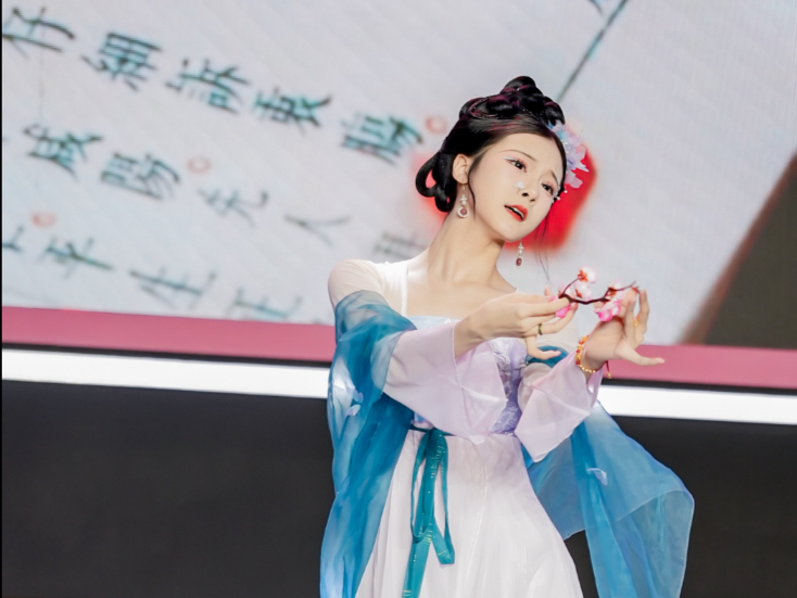 不一样的视角BW现场版《葬花词》～