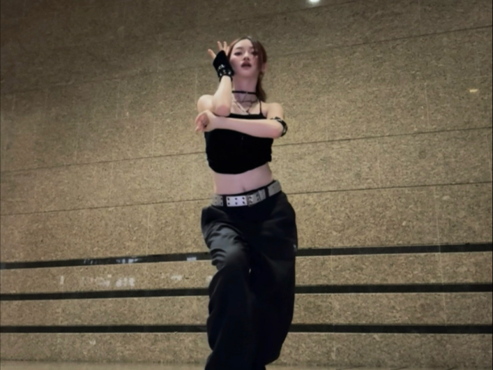 Huntrix猎魔女团golden虽迟但到！深夜地铁站速翻