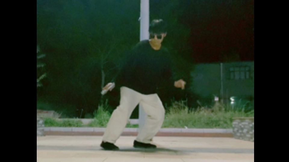 非 要 看《月 色 倒 映 在 西 湖》 吗？