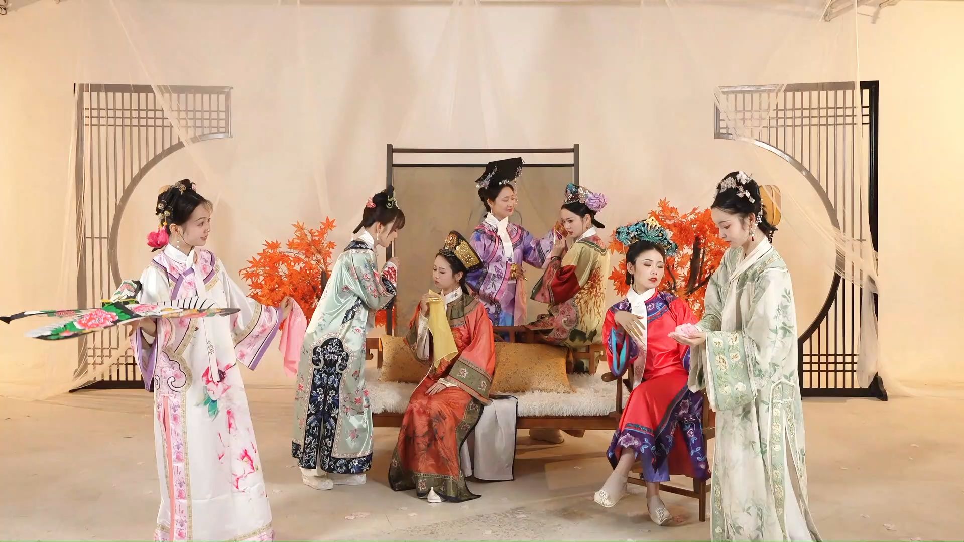 B站首发！超还原走位，绝美七人团舞《落花情》甄嬛传版服饰cos！庆