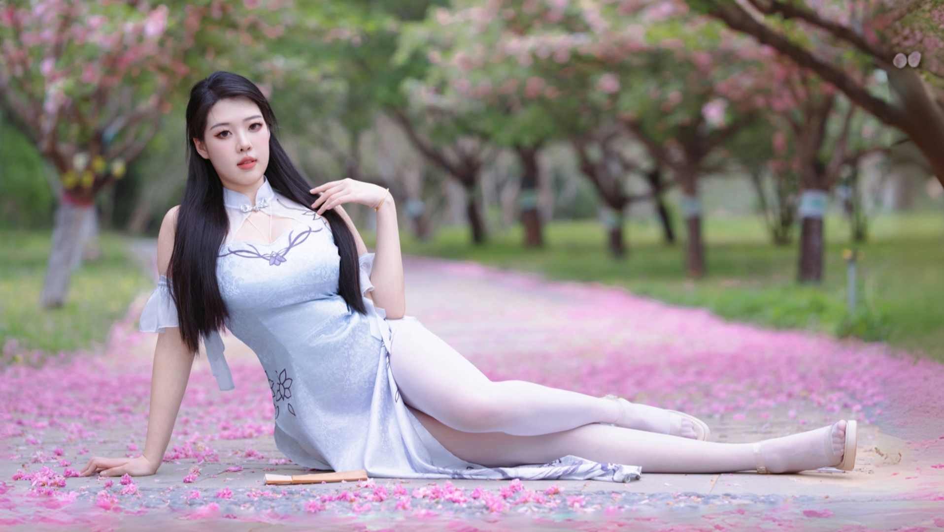 燕归来莺语乱，谁在歌颂春天--咏春|七朵组合