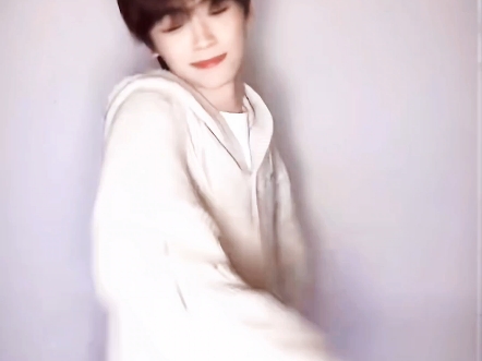 梓渝那个萌啊，直播跳姐姐真漂亮