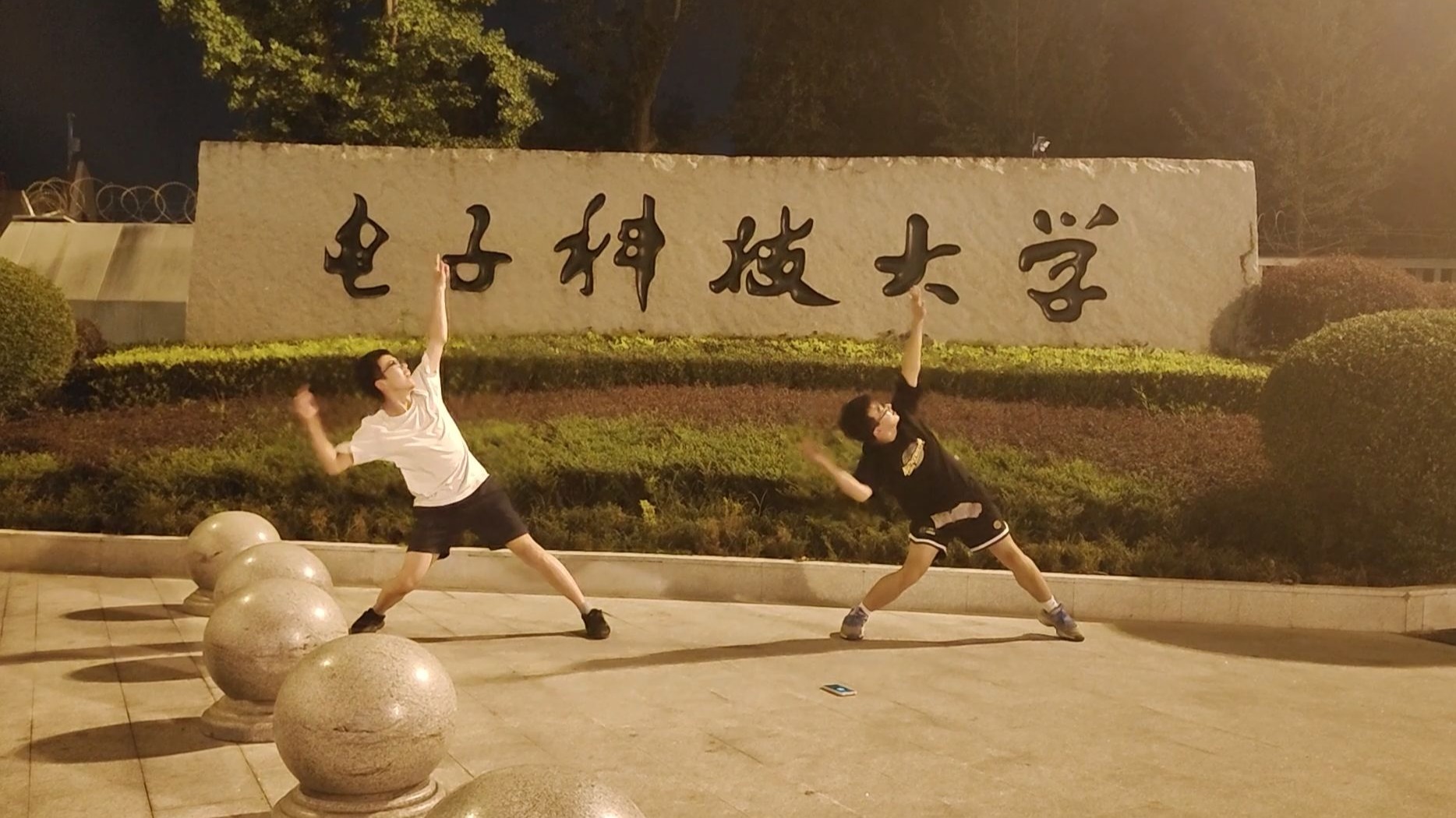 双区兄弟欲于电子神技大学起舞