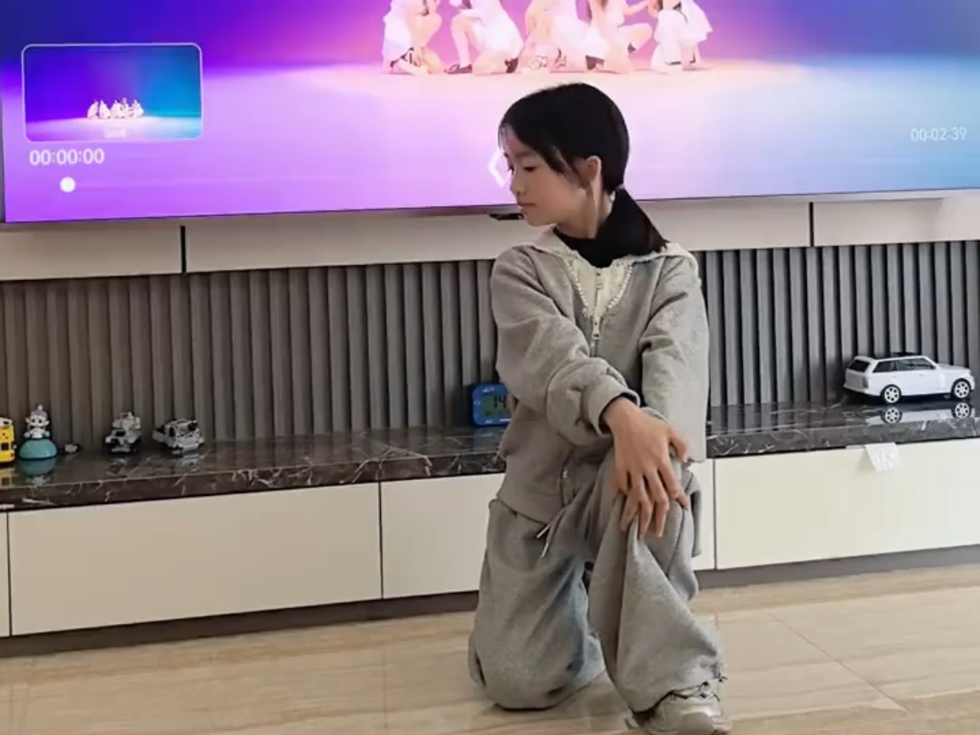 喜欢看跳礼妹的舞就再来个出道曲magnetic