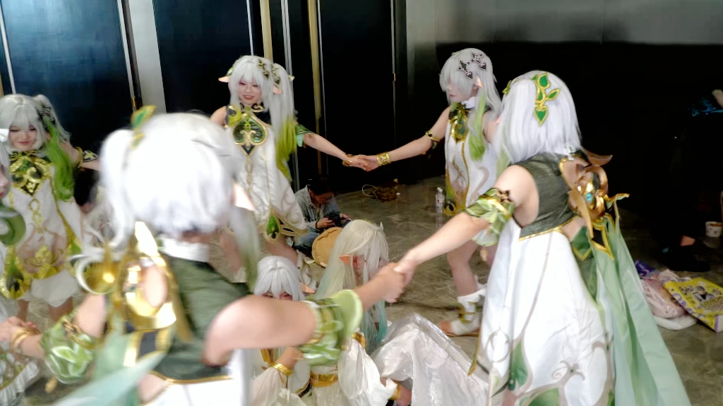 几个小草神可以合成一个大慈树王