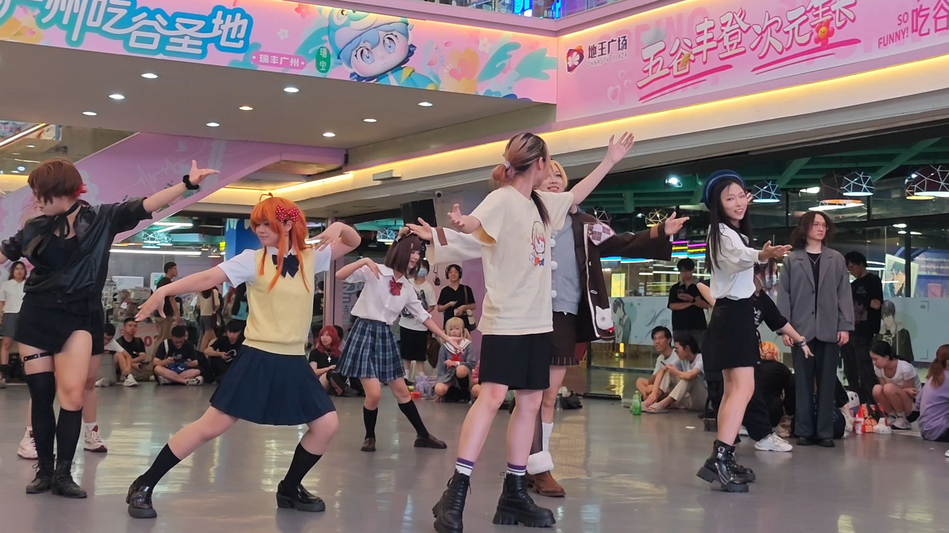 开演时刻的支配者 讴歌随舞