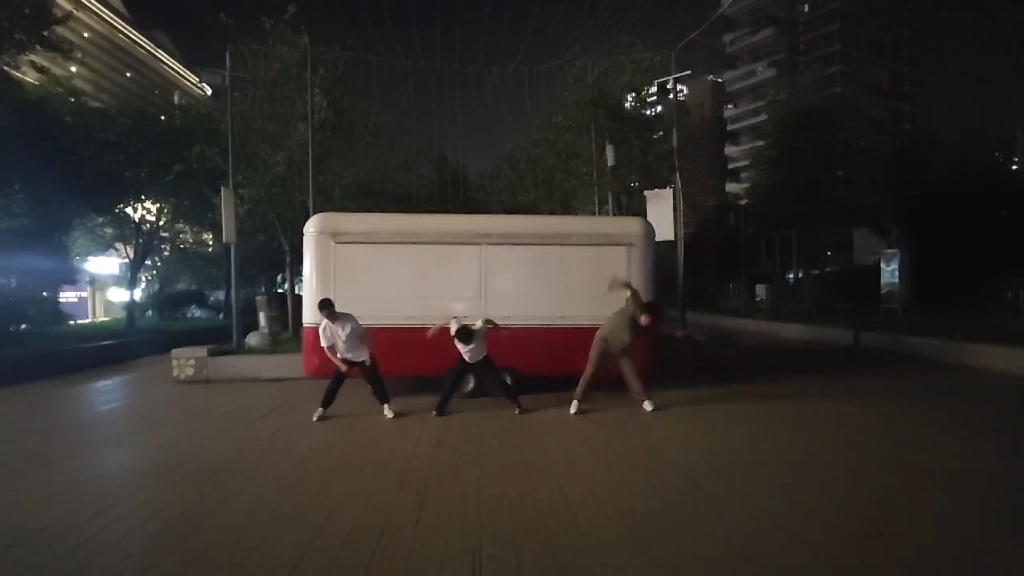 【地下艺】巡礼梦中的红白车，，，