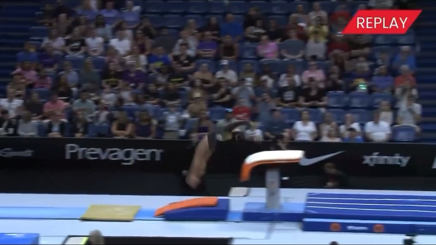 黄莲钉住程菲跳