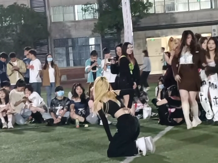 这样性感开放的学姐会被谁拿下呢