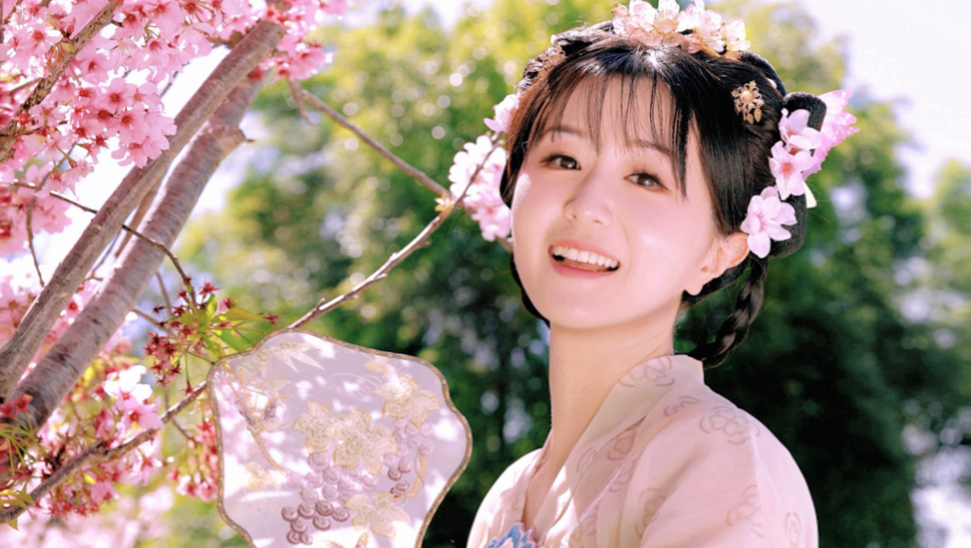 樱花树下谁拍谁美
