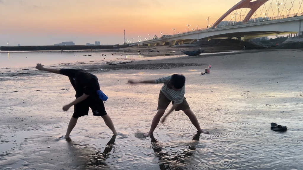 [地下艺]，太阳才刚出来，这个夏天不会结束