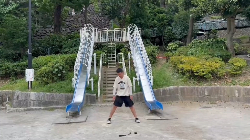 【地下艺】只是滑梯前的一片空地而已